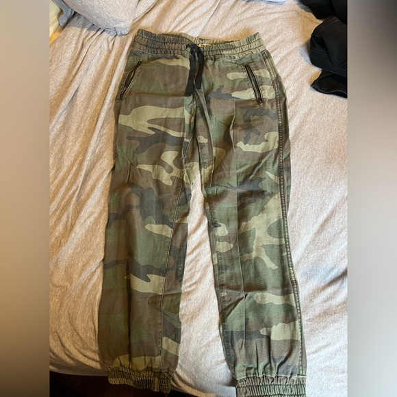 TNA Twin Falls Camo cuffed joggers size 0 - Picture 1 of 2